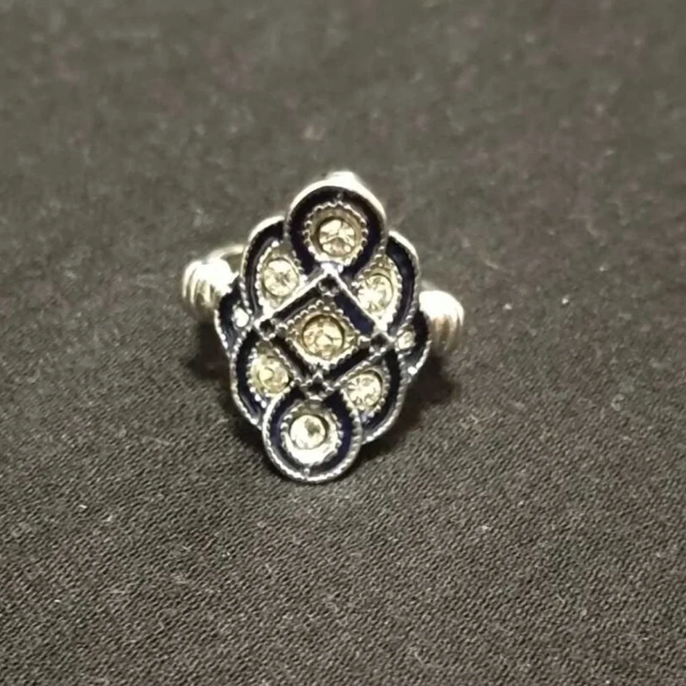 Vintage Sterling Silver Chinese Knot Blue White Sapphire Geometric Banquet Ring